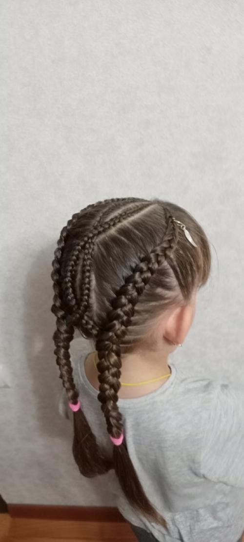 В этом посте хочу рассказать вам о некоторых видах причёсок с косами. 06