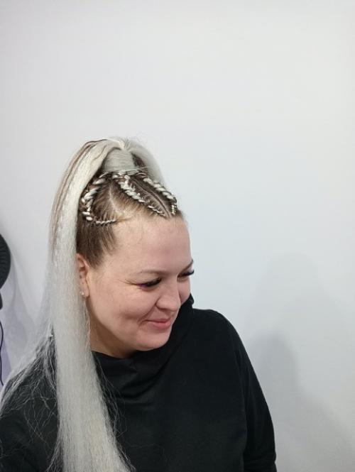 В этом посте хочу рассказать вам о некоторых видах причёсок с косами. 07