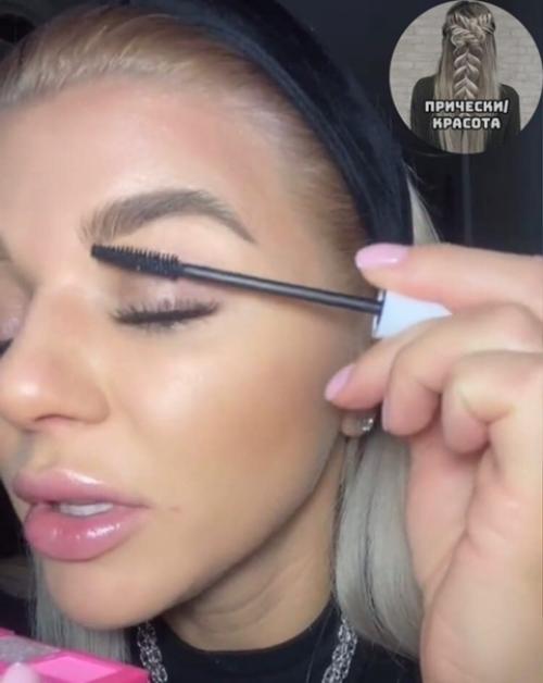 В случае если припудрить ресницы, они будут казаться намного длиннее. 04