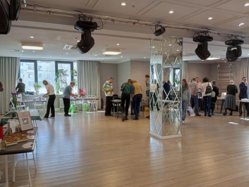 Солнышко.  И сразу хочется гулят, новую стрижку, обновки и. духи. 03