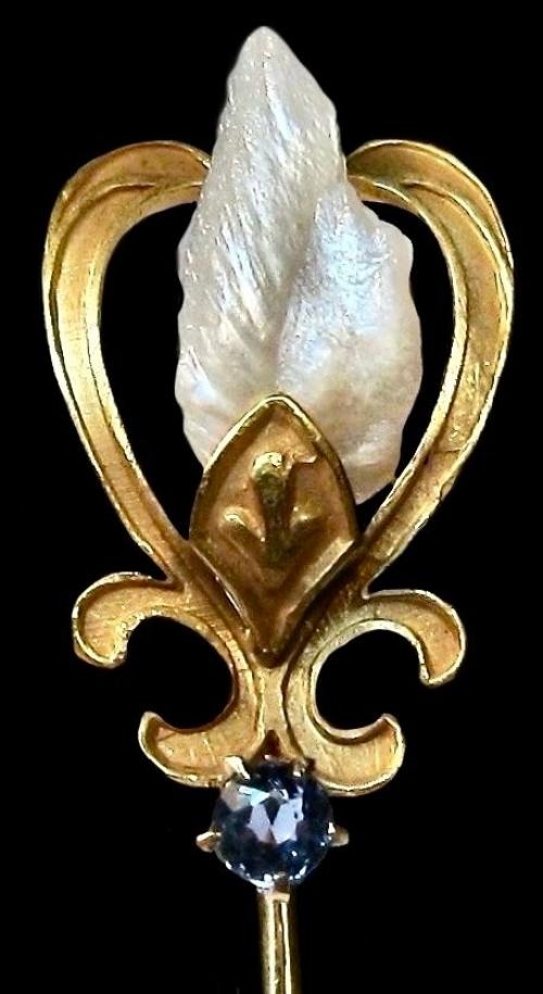 Шляпные булавки.   Шляпные булавки стали особенно популярны в XIX веке, когда дамы перестали подвязывать шелковые ленты под подбородком. 08