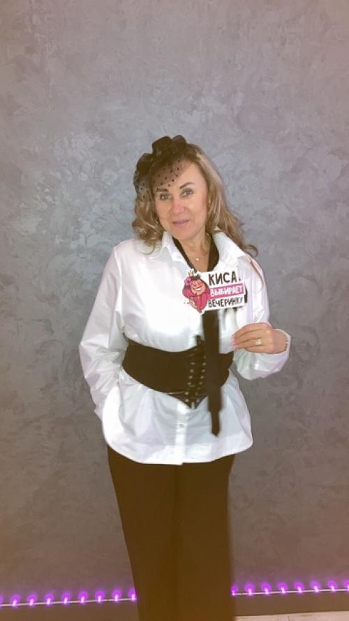 Просыпаюсь в ресторане: без прически, без. 02