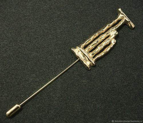 Шляпные булавки.   Шляпные булавки стали особенно популярны в XIX веке, когда дамы перестали подвязывать шелковые ленты под подбородком. 02