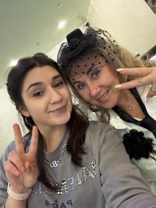 Просыпаюсь в ресторане: без прически, без. 03