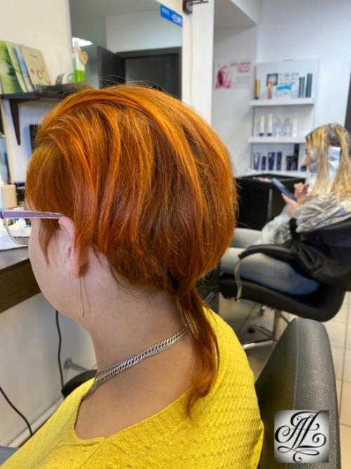 Изменить свой образ, придать ему элегантности и в то же время немного дерзости, можно при помощи модной короткой стрижки. 04