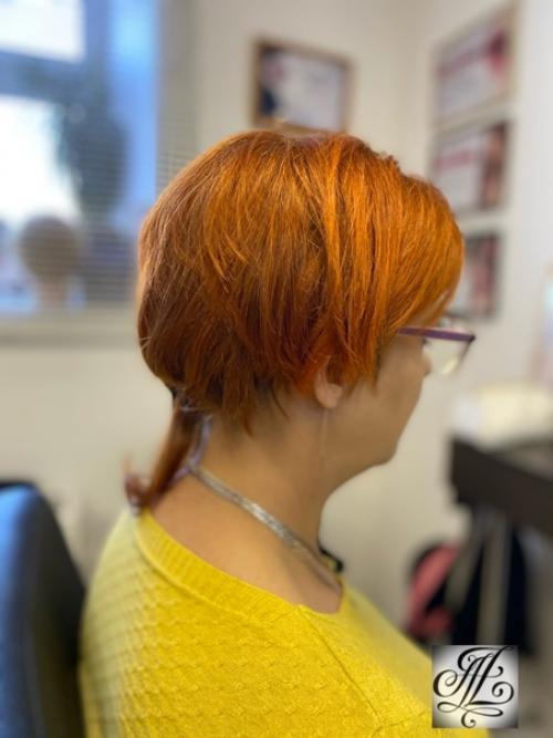 Изменить свой образ, придать ему элегантности и в то же время немного дерзости, можно при помощи модной короткой стрижки. 03