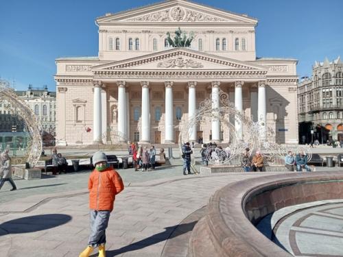 Солнышко.  И сразу хочется гулят, новую стрижку, обновки и. духи. 05
