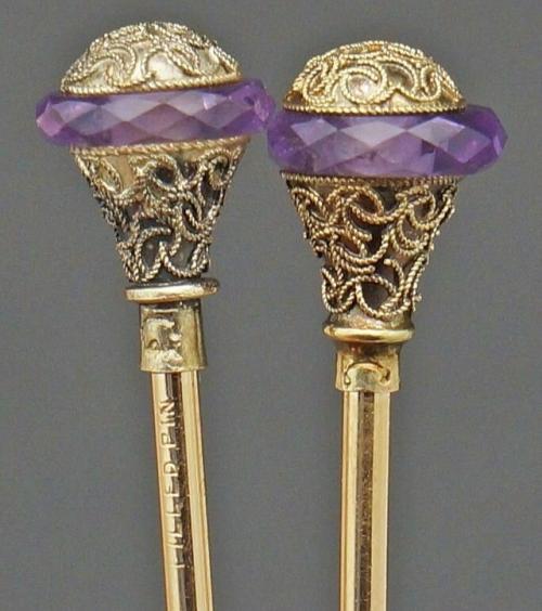 Шляпные булавки.   Шляпные булавки стали особенно популярны в XIX веке, когда дамы перестали подвязывать шелковые ленты под подбородком. 04