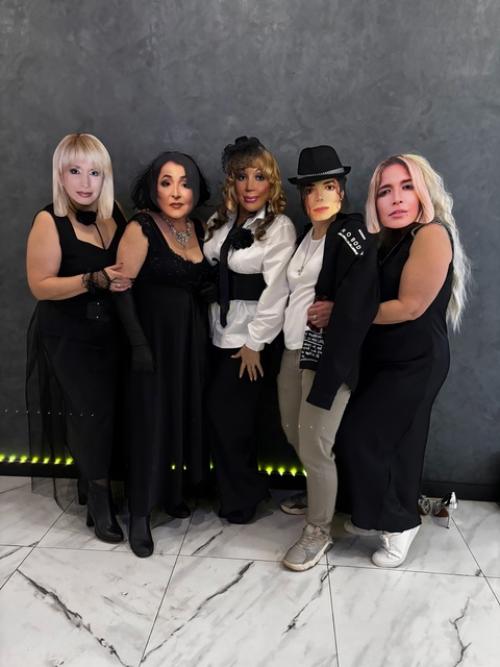 Просыпаюсь в ресторане: без прически, без. 08