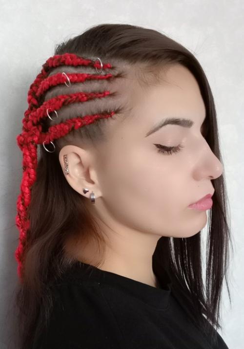 В этом посте хочу рассказать вам о некоторых видах причёсок с косами. 04