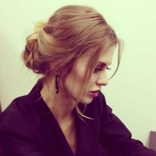 Говорят, что прическа - последний штрих, показывающий, знает ли женщина саму себя. 03