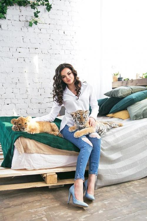 Принимаю заказы на фотосессии с тигренком и львенком на 21-22 апреля! 06