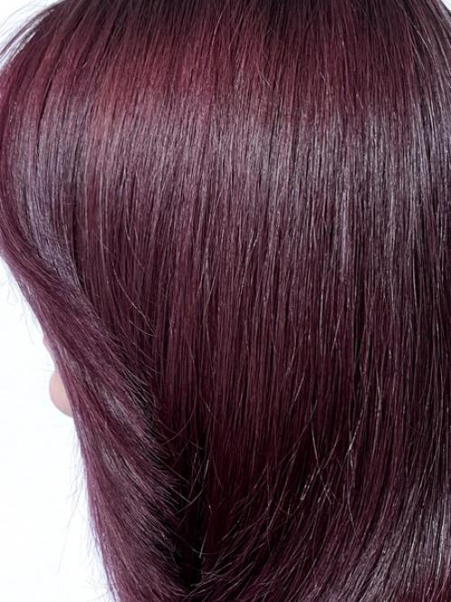 Сделали стрижку в технике бесшовный каскад и окрасили волосы в модный в этом сезоне фиолетовый градиент. 03