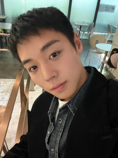 050426: прическа, из-за которой пак джихун чувствовал себя неловко все 8 месяцев съемок. 03