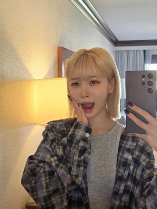 У Chaewon (LE Sserafim) сейчас короткие светлые волосы? 07