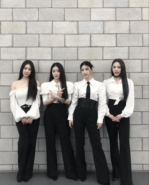 020422: разница между выступлениями айдолов из больших и маленьких компаний. 03