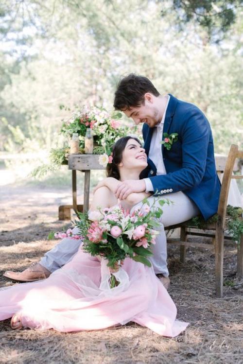 Волшебный день в лесу, пронзительная ясность весеннего неба и звенящие сосны, максимально приближенный к природе декор продуманный до мелочей. 03