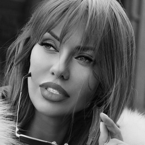 Говорят, что прическа - последний штрих, показывающий, знает ли женщина саму себя. 07