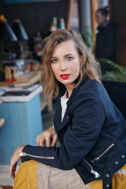 Самый лучший комплимент моей работе звучит примерно так: а я думала, девушка всегда так выглядела. 08