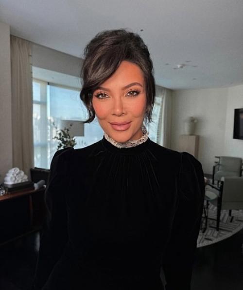 Все обсуждают новое лицо мамы Ким кардашьян. 02