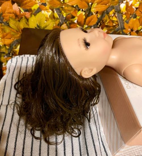 Про Катюшкины кудряшки. Мне так жаль, что я не сделала фото до но история такова самая любимая кукла, тискаю постоянно, переодеваю часто. 01