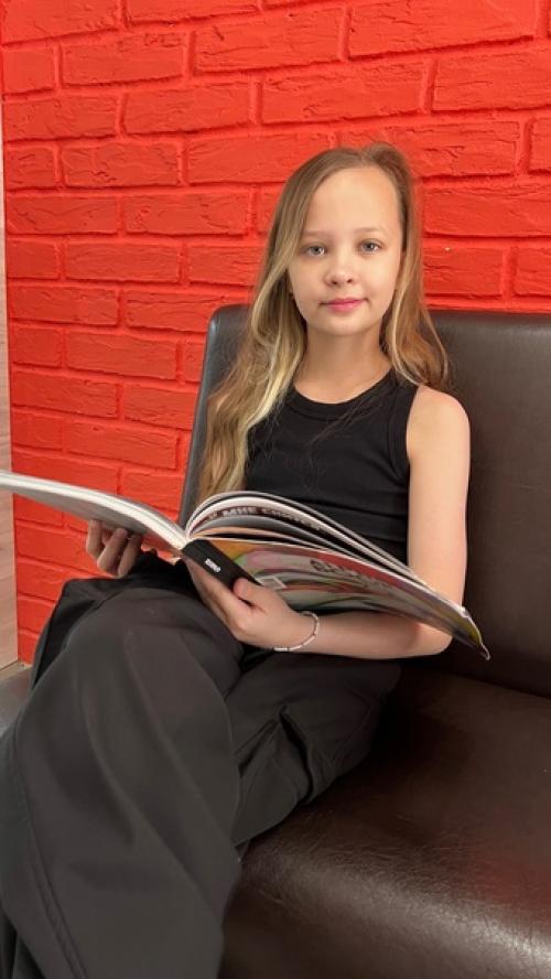 Освежили девчонкам образы - я разрешаю красить только пряди. 02