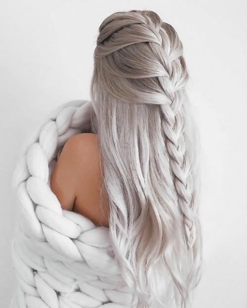 Представленные в обзоре прически можно выполнить буквально за 5 минут. 02