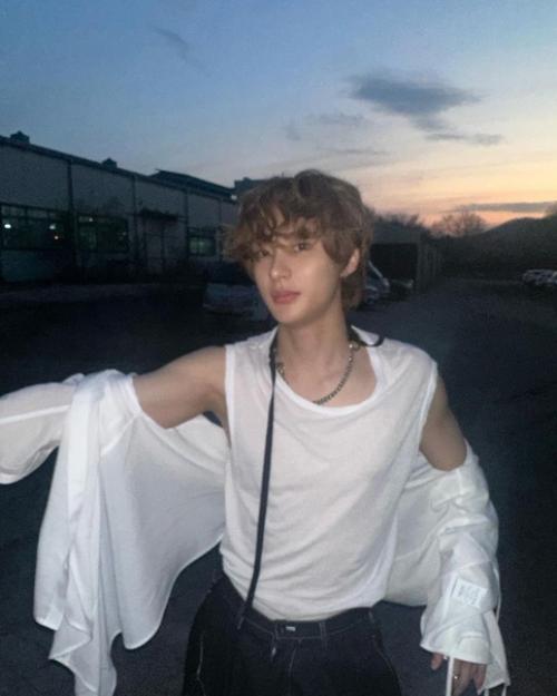 180524: обновление соцсетей Антона из Riize. 02