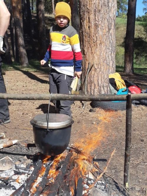 Посетили лес с Алексеем ( я оценила прелести передвижения на машине) и частью нашей большой семьи и в дружеской компании! 02