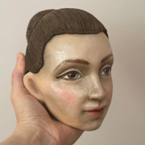 На примере балерины, расскажу вам о моем любимом способе создавать прическу куклы. 03