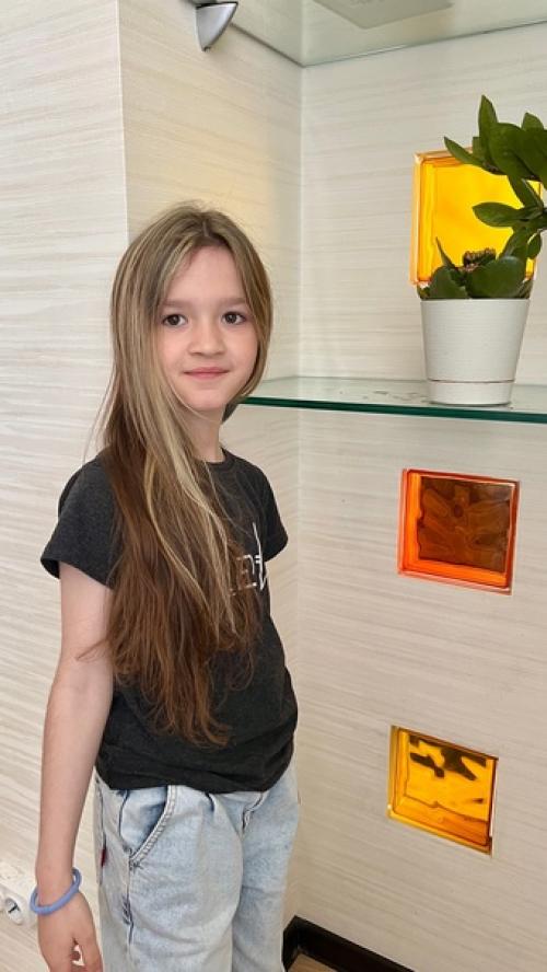 Освежили девчонкам образы - я разрешаю красить только пряди. 01