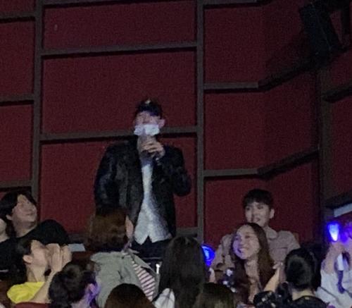 Fanacc@Sujuhandroz. 190505 хичоль на своём разговорном концерте Heetalk: 04 Fanacc@Sujuhandroz. 190505 хичоль на своём разговорном концерте Heetalk: 04