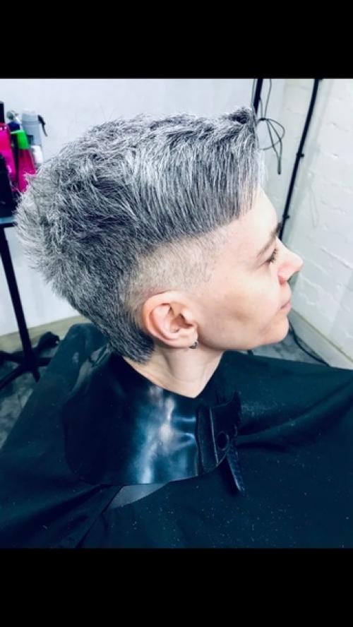 Креативные стрижки - это отличный способ выразить свою индивидуальность и стиль через свою внешность. 01 Креативные стрижки - это отличный способ выразить свою индивидуальность и стиль через свою внешность. 01