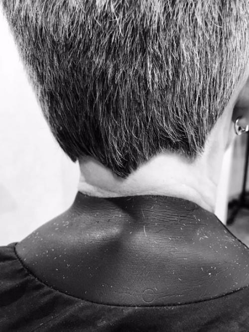 Креативные стрижки - это отличный способ выразить свою индивидуальность и стиль через свою внешность. 02 Креативные стрижки - это отличный способ выразить свою индивидуальность и стиль через свою внешность. 02