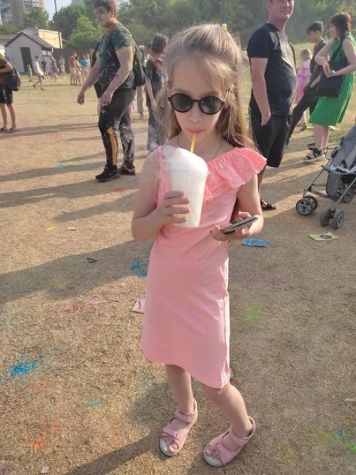 С начала день начинался совсем обыденно, и решили с дочкой пойти в парк. 01