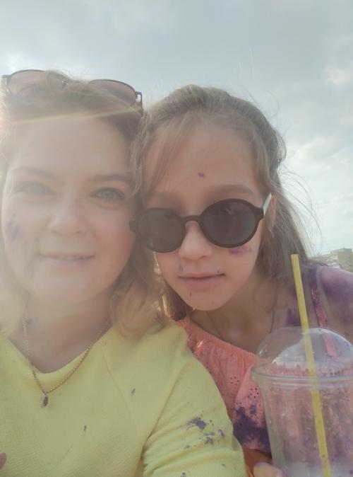 С начала день начинался совсем обыденно, и решили с дочкой пойти в парк. 02