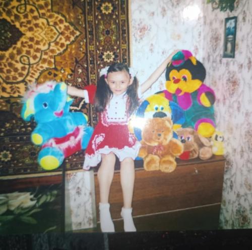 В этом году захотелось немного вернуться в детство и вспомнить себя совсем маленькую. 03