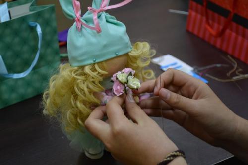 Куколка своими руками- такой благотворительный мастер класс, приуроченный ко дню защиты детей, прошел в музейно - выставочном комплексе РКДЦ. 04