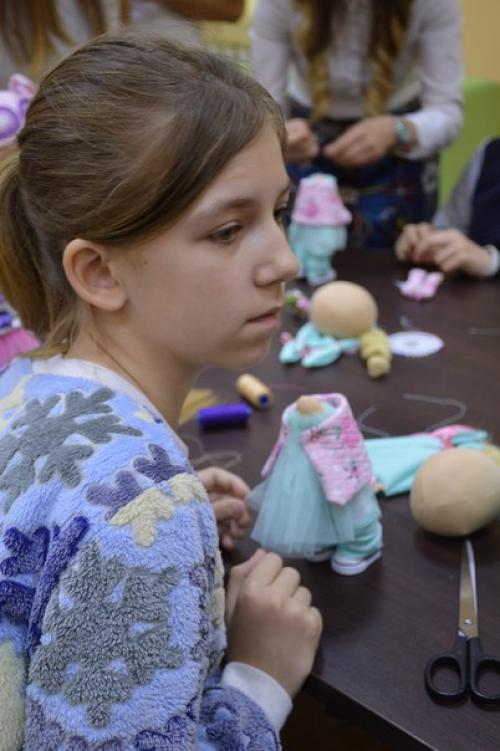 Куколка своими руками- такой благотворительный мастер класс, приуроченный ко дню защиты детей, прошел в музейно - выставочном комплексе РКДЦ. 01