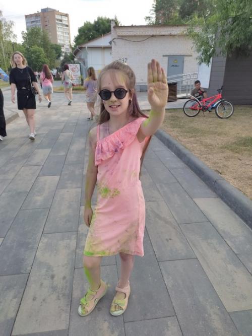 С начала день начинался совсем обыденно, и решили с дочкой пойти в парк. 04