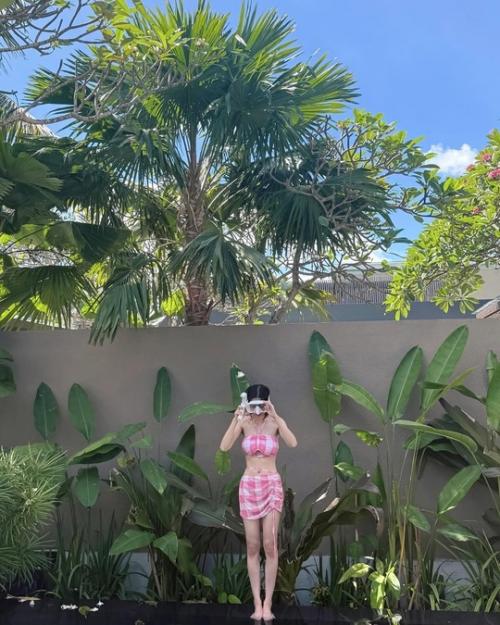 150625: фотографии Квон ынби с Бали. 07