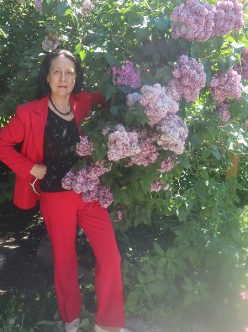 Наша красавица сирень на участке в Сестрорецке! 01