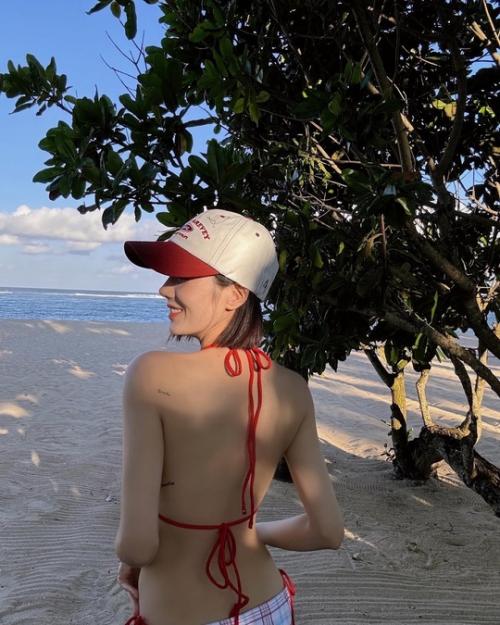 150625: фотографии Квон ынби с Бали. 03