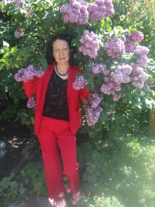 Наша красавица сирень на участке в Сестрорецке! 05