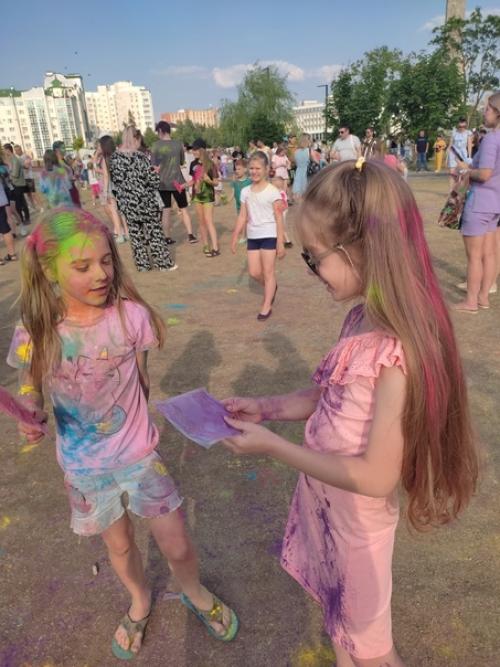 С начала день начинался совсем обыденно, и решили с дочкой пойти в парк. 03