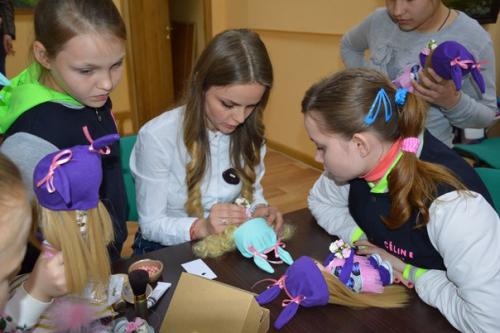 Куколка своими руками- такой благотворительный мастер класс, приуроченный ко дню защиты детей, прошел в музейно - выставочном комплексе РКДЦ. 05