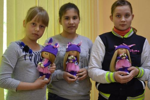 Куколка своими руками- такой благотворительный мастер класс, приуроченный ко дню защиты детей, прошел в музейно - выставочном комплексе РКДЦ. 07