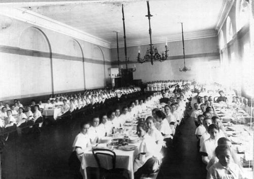 12 июня 1798 года в Санкт-петербурге открылся екатерининский институт для благородных девиц. 03