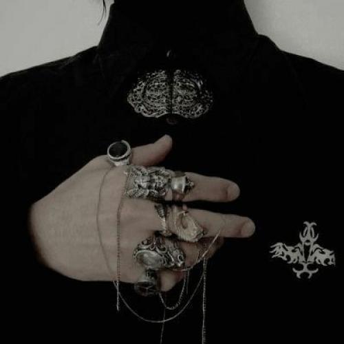 Василиса открыла рот от изумления: вряд ли бы кто-то сейчас узнал строгую няню. 01