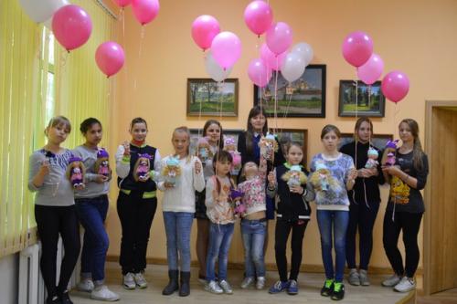 Куколка своими руками- такой благотворительный мастер класс, приуроченный ко дню защиты детей, прошел в музейно - выставочном комплексе РКДЦ. 08